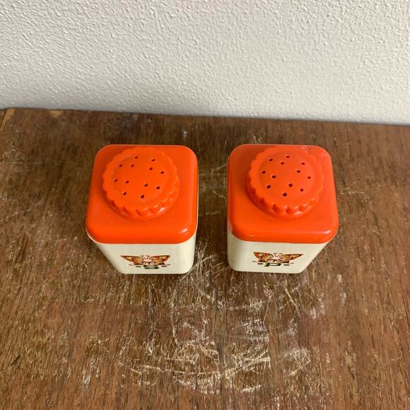 Vintage Retro Sterlite Plastic Orange Butterfly Salt & Pepper Shakers - Picture 2 of 7
